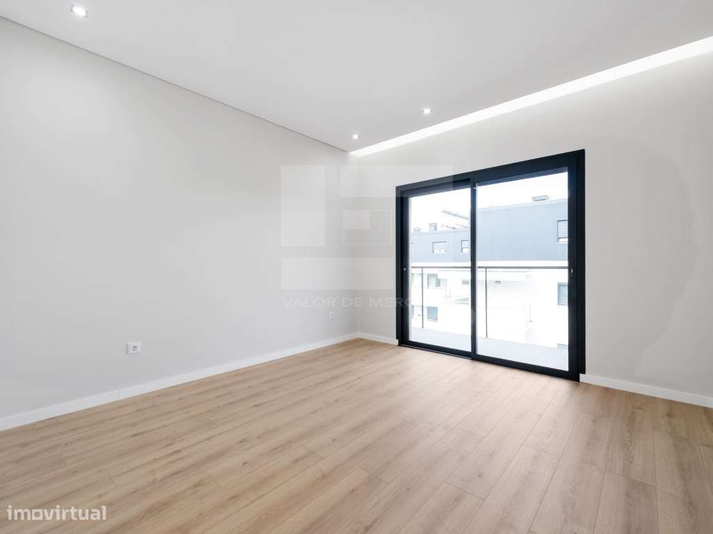 T4 DE LUXO - NOVO - MODERNO - SÓBRIO - Viseu - BEM LOCALIZADO - ACA...-18