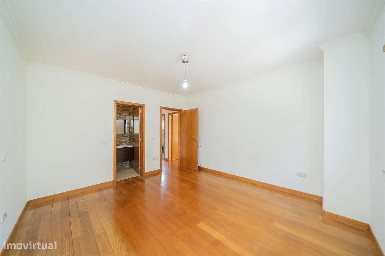 Moradia T4 com piscina nas Marinhas | Esposende-34