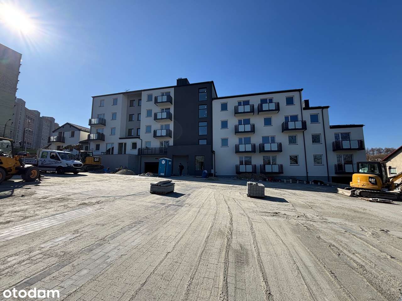 Komfortowe mieszkanie Z DUŻYM TARASEM!-0