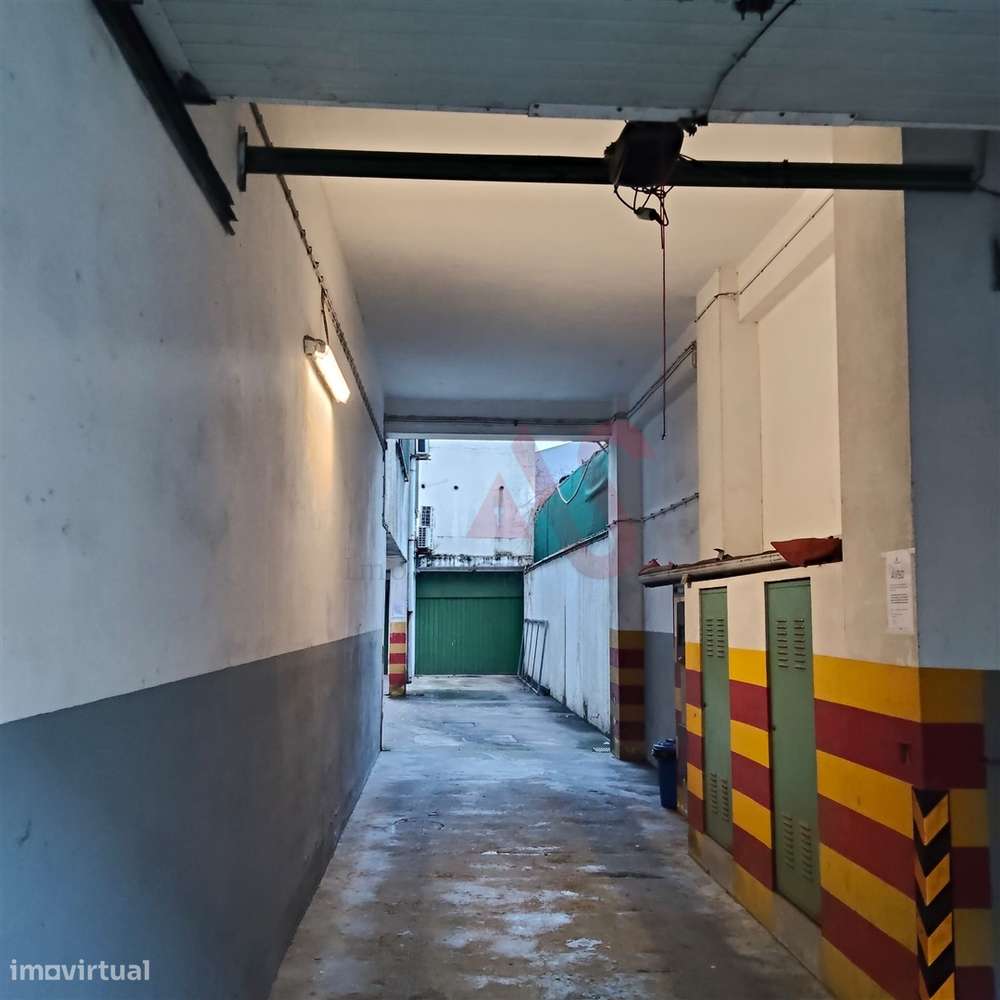 Garagem Coberta e Fechada no Centro de Guimarães | 15 m² - Grande imagem: 4/4