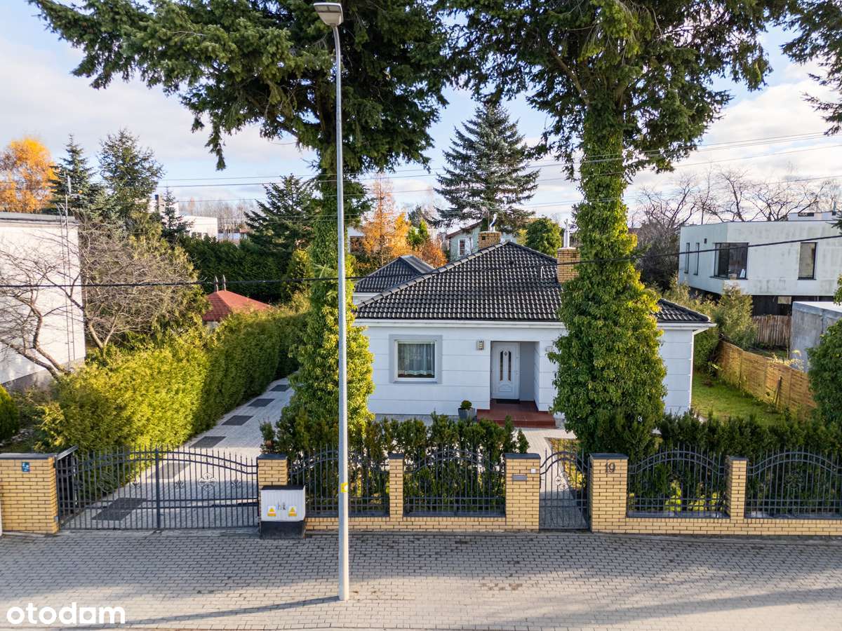 Komfortowy dom z ogrodem i niezależnym garażem-0