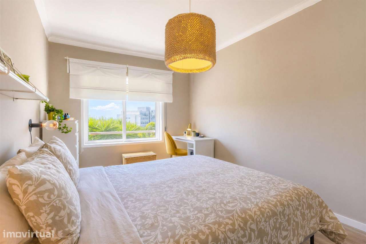 Apartamento T2 com Varanda — Excelente Localização junto ao Metro-14