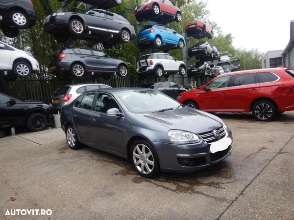 Bara spate Volkswagen Jetta 2008 SEDAN 1.9 TDI BXE - 2