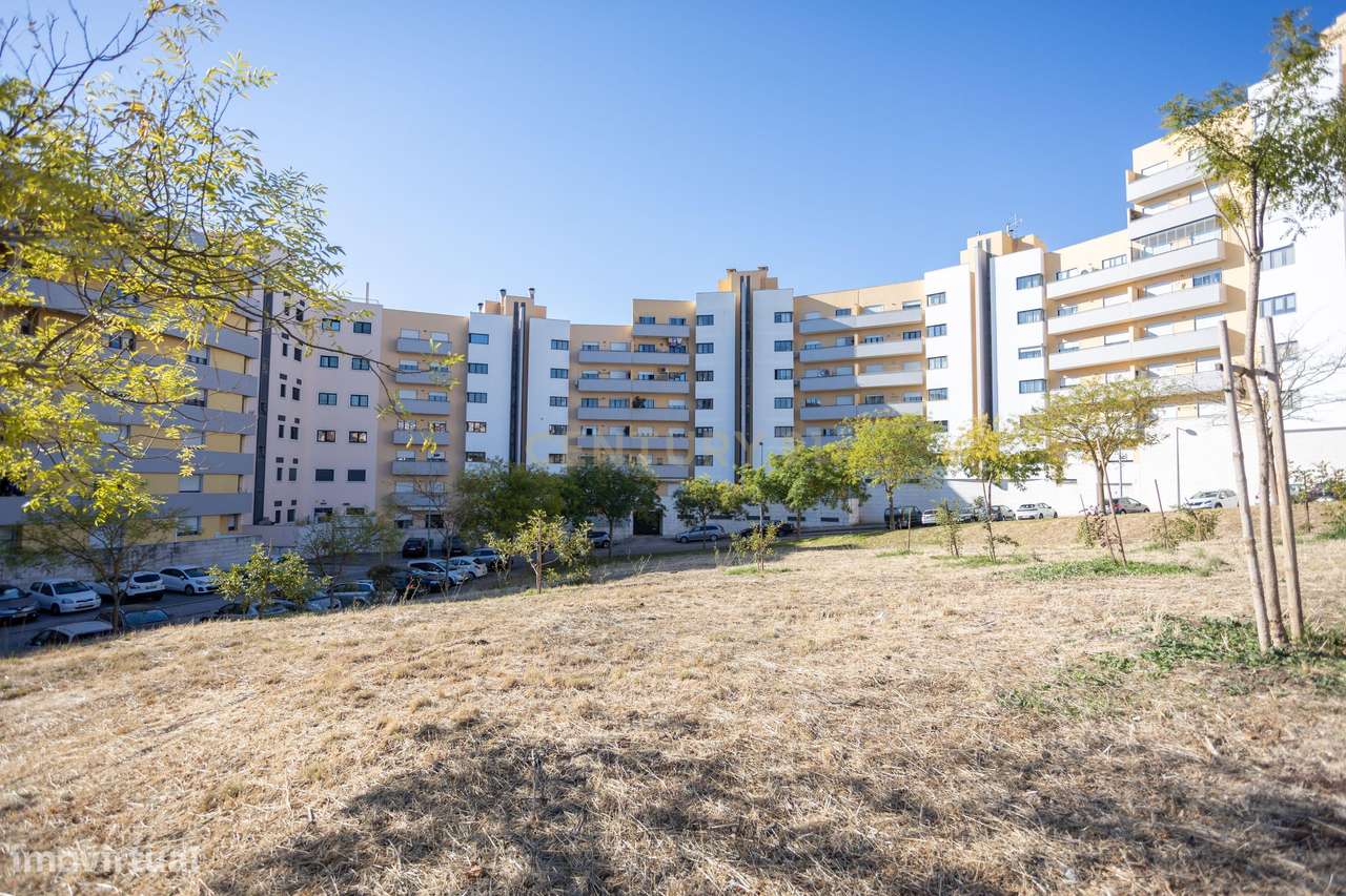 Apartamento T2 na Ribeirada com Garagem e Arrecadação-42