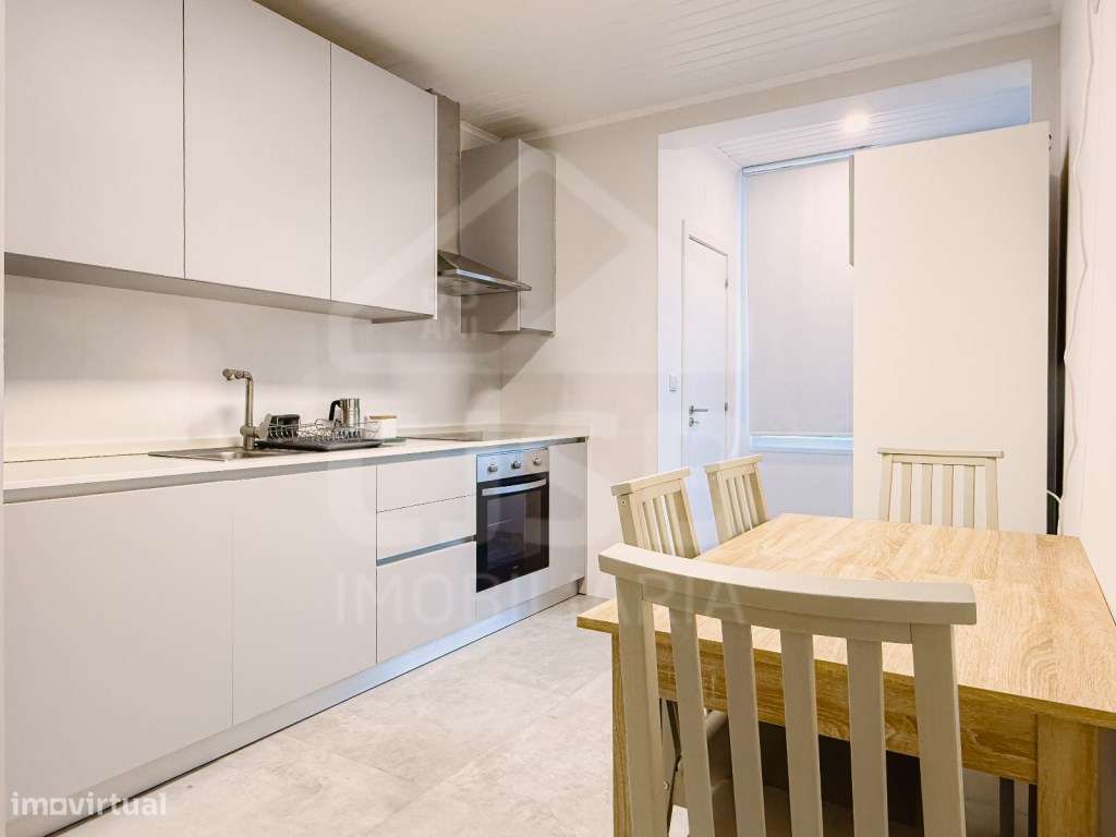 T2 Moderno, Muita Luz Natural | Prédio Renovado em 2021 | Montijo-6