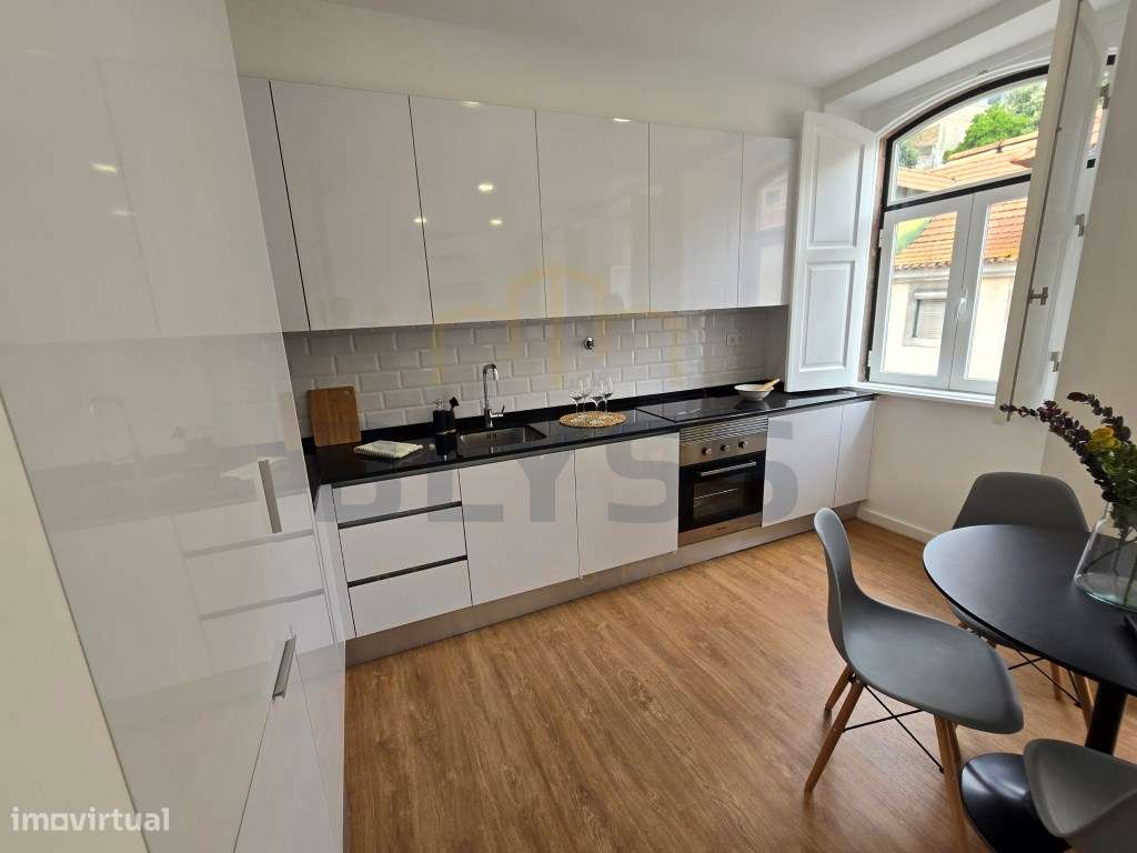 Apartamento T3, em Remodelação Total situado em Benfica, *Oferta da...-1