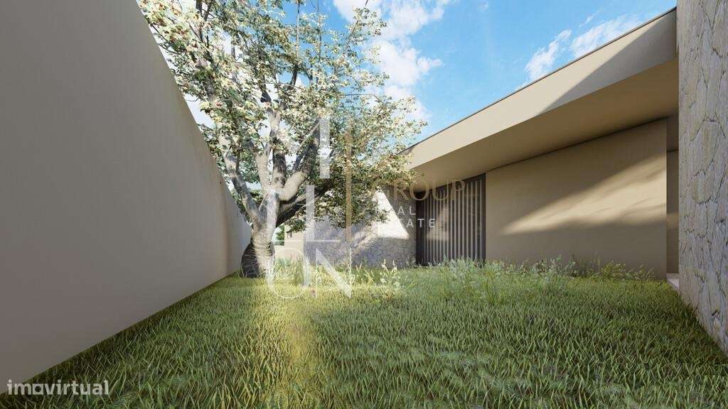 Moradia Moderna com Piscina em Zona Residencial Tranquila – Vila Praia-1