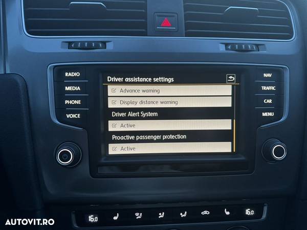 Volkswagen Golf 2.0 TDI BlueMotion Technology DSG Lounge - 16