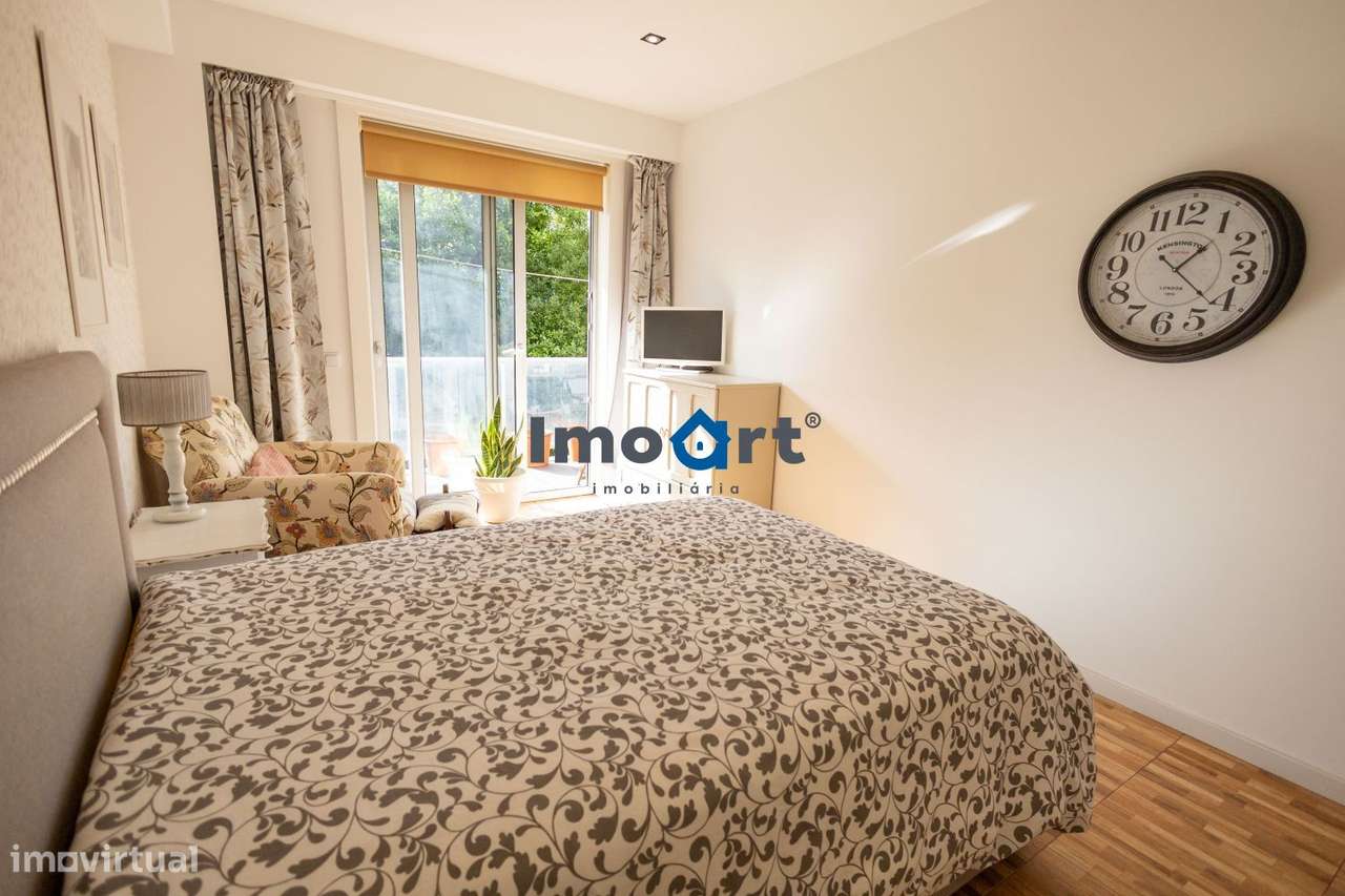 T2 RENOVADO COM VARANDA EXCECIONAL NA PRELADA !-45