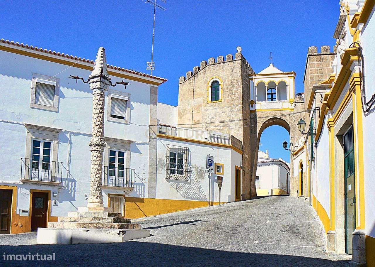 Moradia T2 renovada com estúdio independente e estacionamento | A 5 km-20