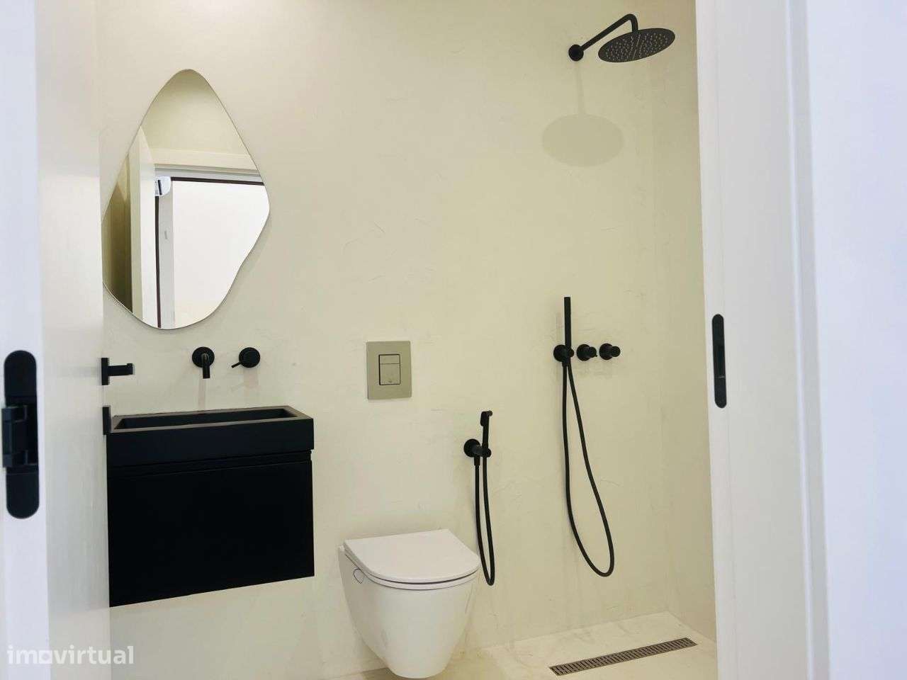 Moradia T4 com garagem baixa de Faro-48