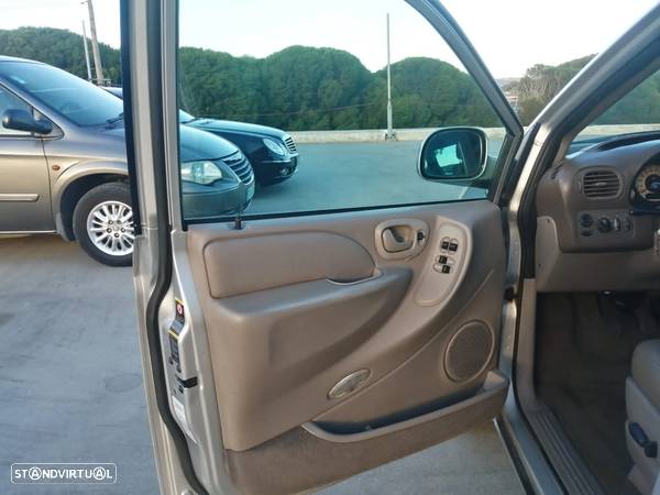 Chrysler Voyager 2.5 CRD LX - 25