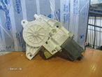 Motor Elevador Vidro A2048200242 MERCEDES W204 CLASSE C 2008 220CDI 170CV 4P CINZA FD MERCEDES W204 2008 C220 Cdi 170Cv 5P PRETO Fd - 2