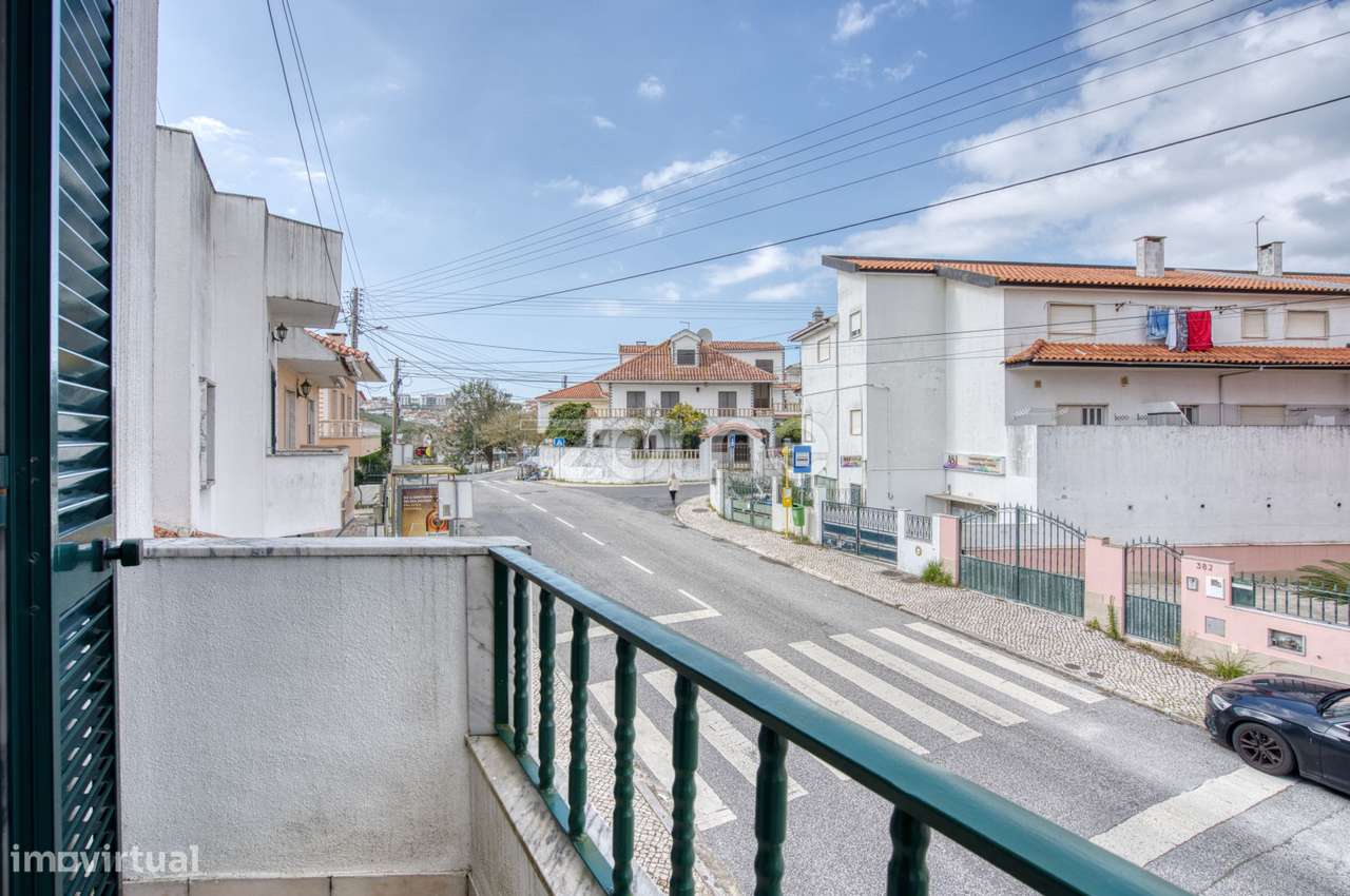 Moradia com terraço em Famões-31