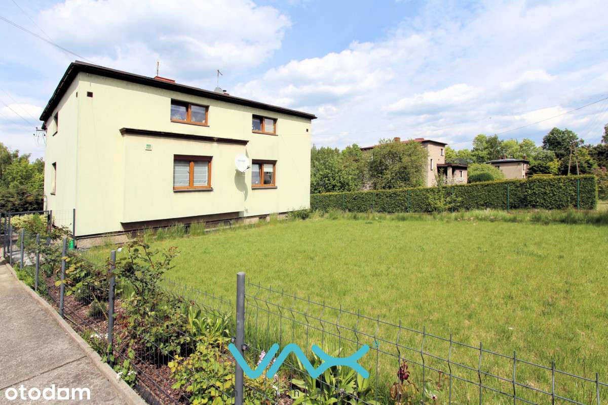 Dom w centrum, duża działka, garaże-7