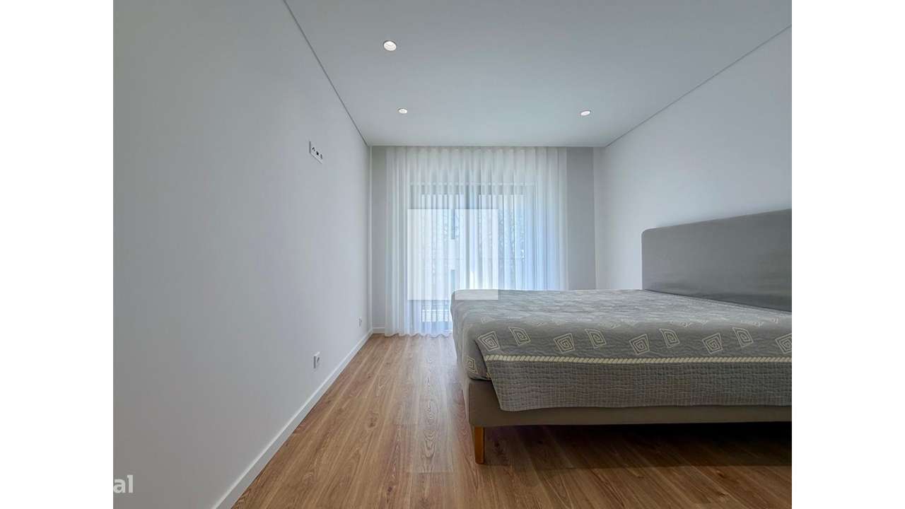 Moradia T4 Nova e Completa-29