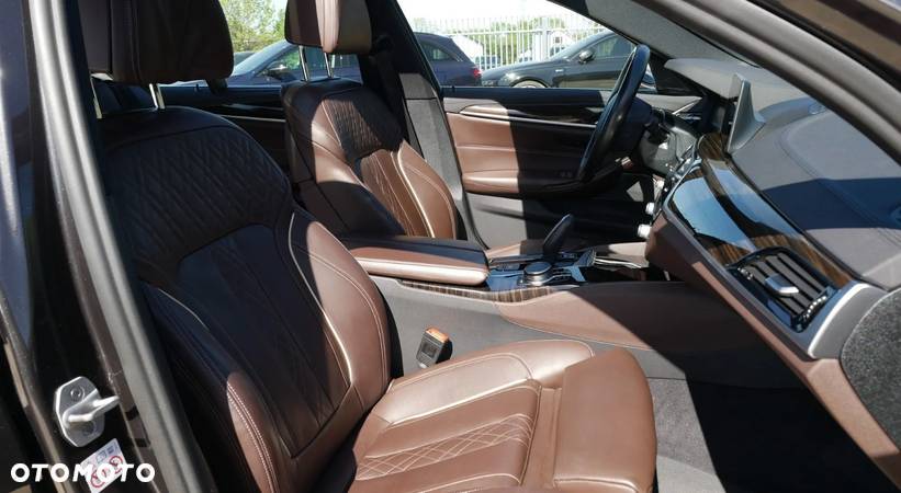 BMW Seria 5 530e iPerformance Luxury Line - 14