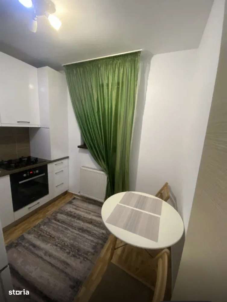 Inchiriez garaoniera metrou 1 Decembrie - Imagine principală: 5/7