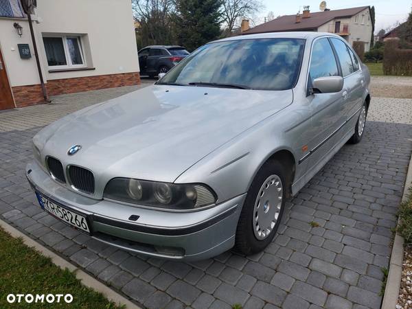 BMW Seria 5 528i - 1