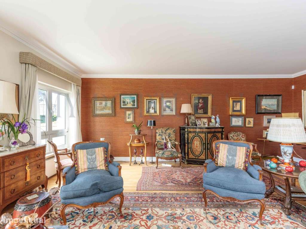 Elegância e História no Estoril: T2 com Vista Piscina no Condomínio...-19