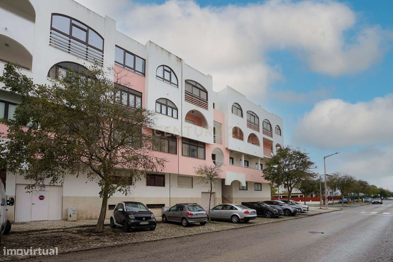 T2 com Garagem na Costa da Caparica – Conforto, Espaço e Excelente Loc