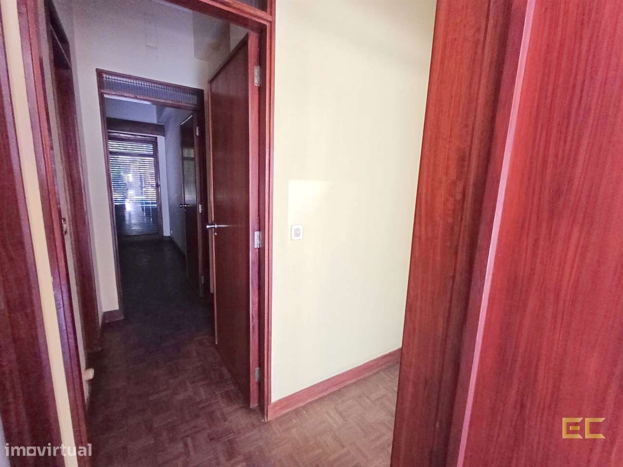 Apartamento T3 com Garagem - Abadias!-12