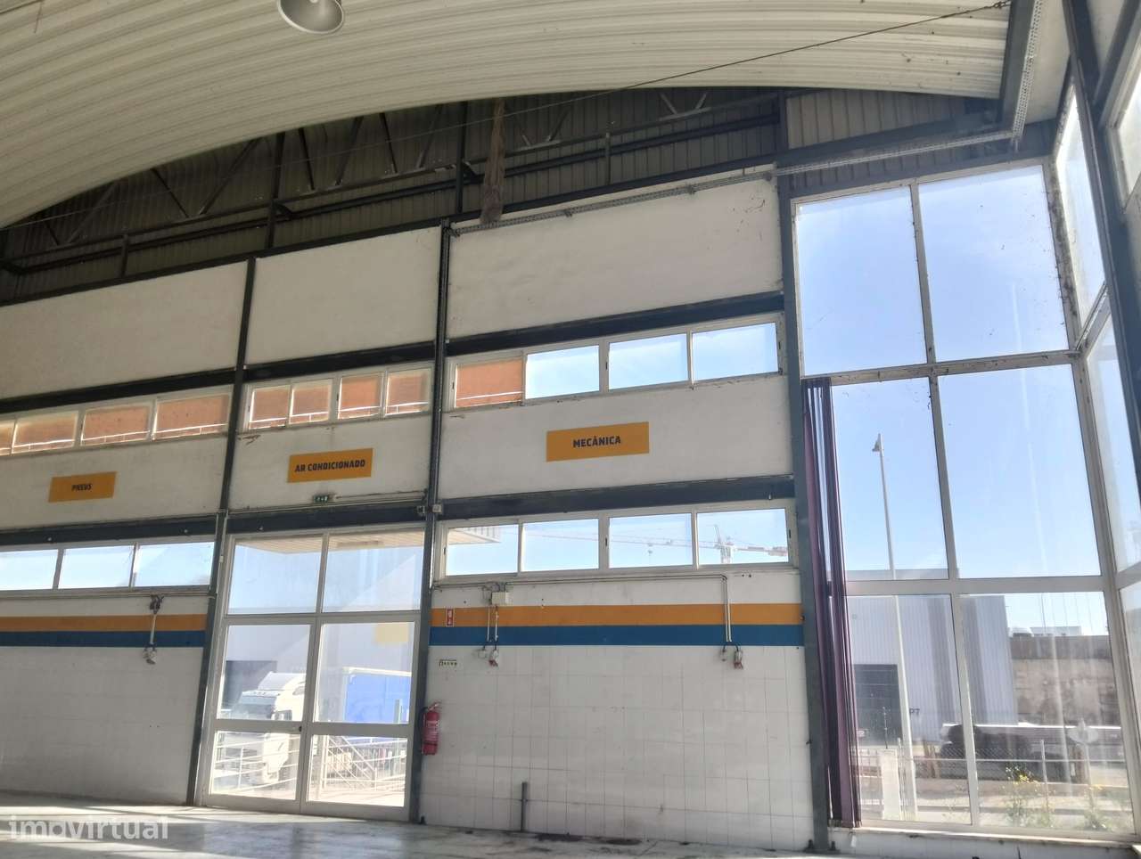 Armazém para venda na zona industrial do Pateiro, Parchal, Lagoa. - Grande imagem: 3/14