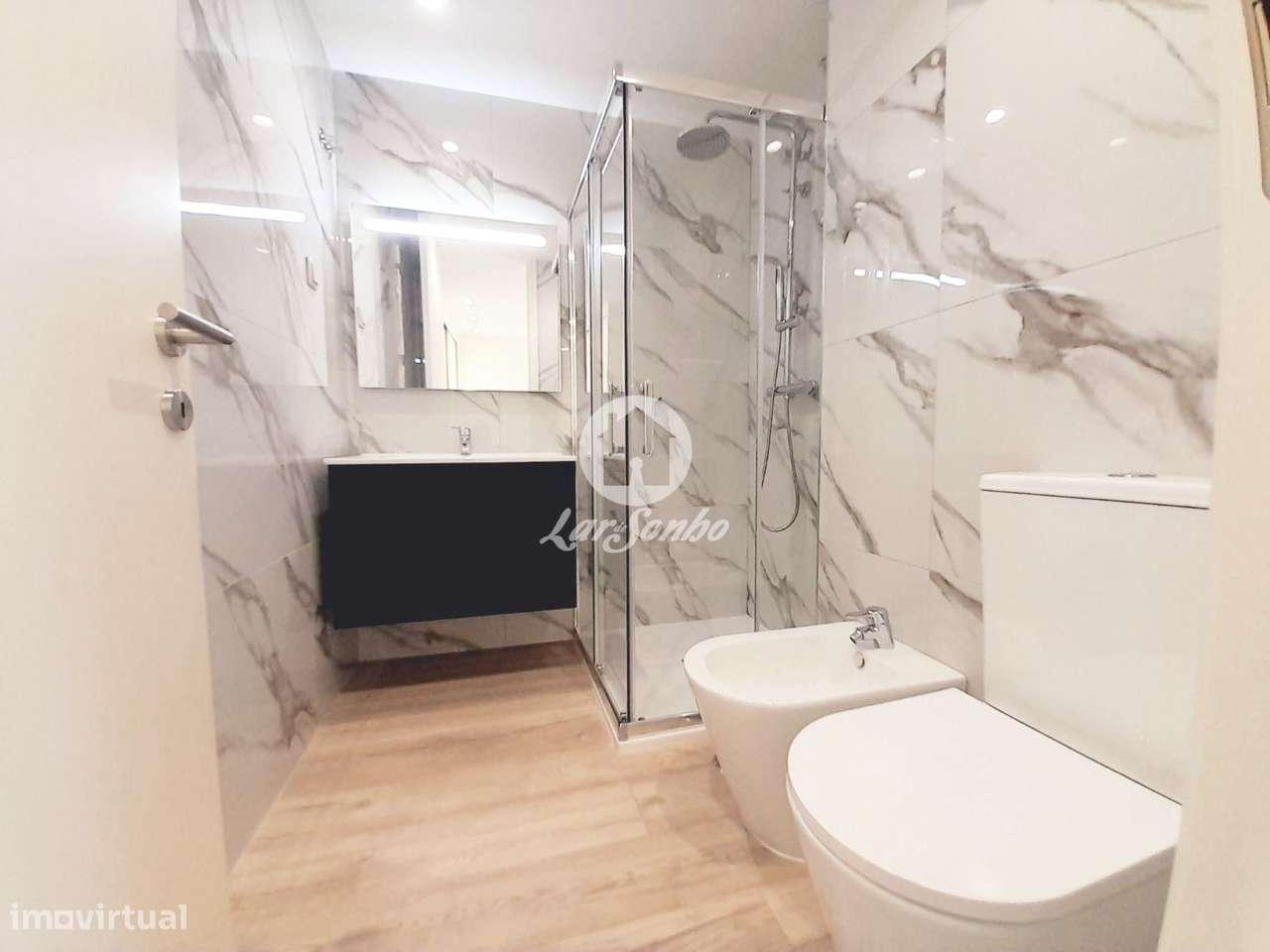 Apartamento T3 Remodelado no Centro de Famalicão - Grande imagem: 4/25