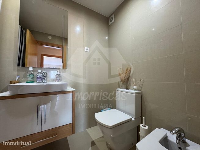 Apartamento T3 com garagem no Parque das Oliveiras, Camarate-14