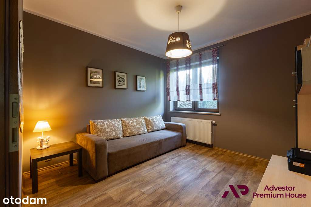 Parterowy dom z widokiem na las i zielonym ogrodem-14