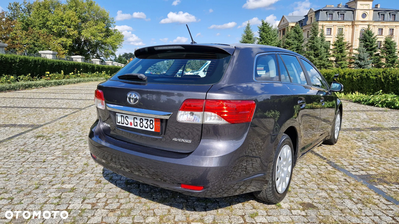 Toyota Avensis 1.8 Premium MS - 9