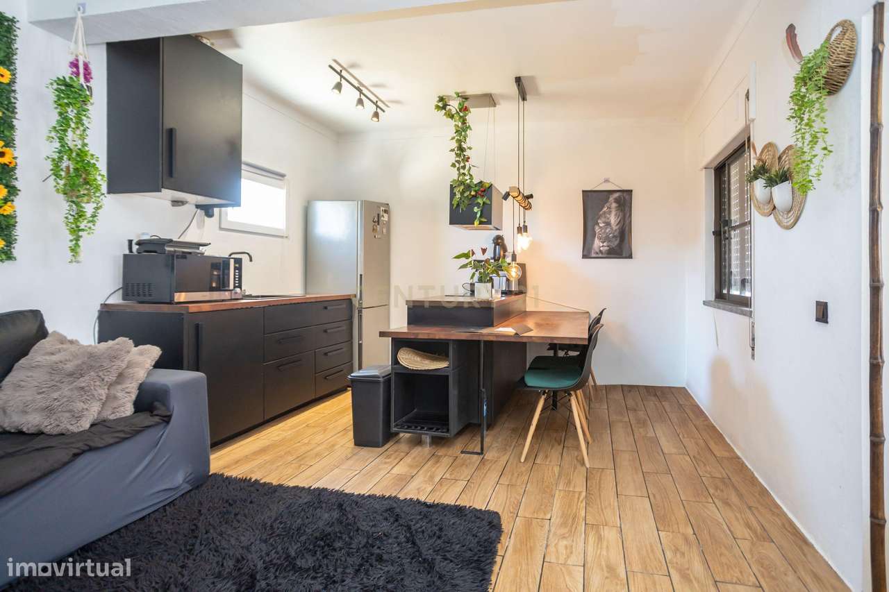 Moradia T2 Renovada com Quintal e Jardim – O Refúgio Ideal para Viver-8