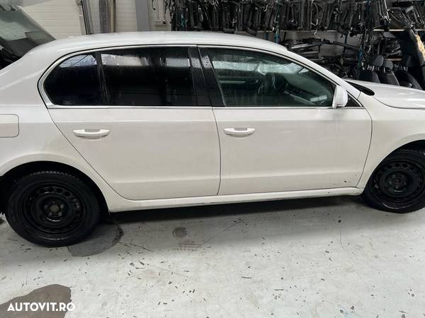 Broasca Usa Fata Spate Stanga Dreapta Skoda Superb 2012 Berlina Alb - 3