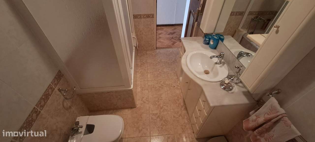 Moradia T5 com garagem e jardim em Miranda do Douro-27