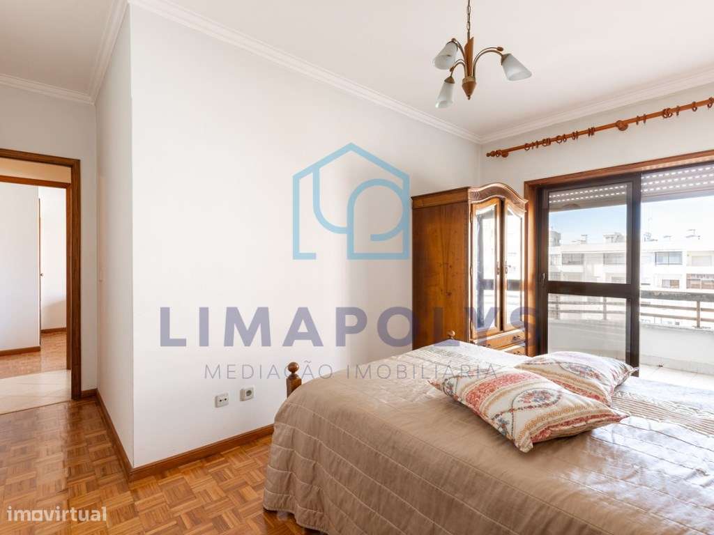 Apartamento T3 com amplas áreas e lugar de garagem-5