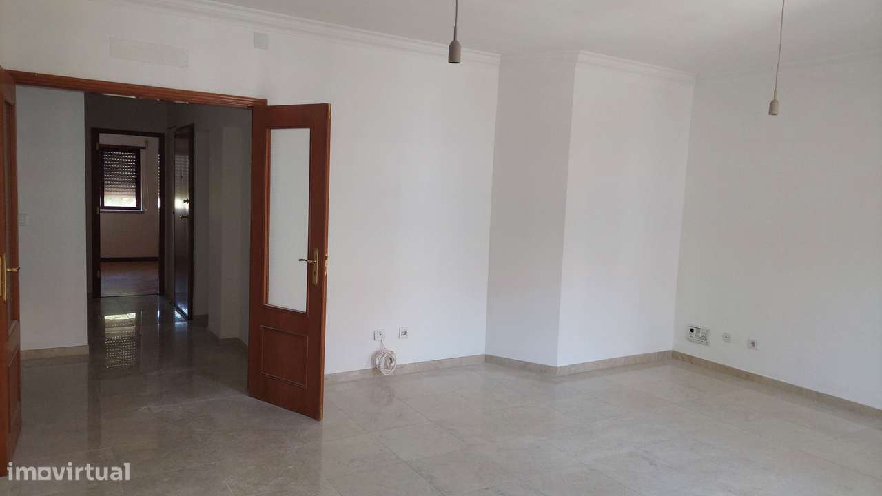 Apartamento T2 - Zona Nobre do Pragal, Almada - Grande imagem: 4/21