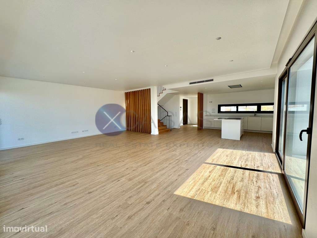 Moradia T3, nova a estrear, situada em Murches.-12