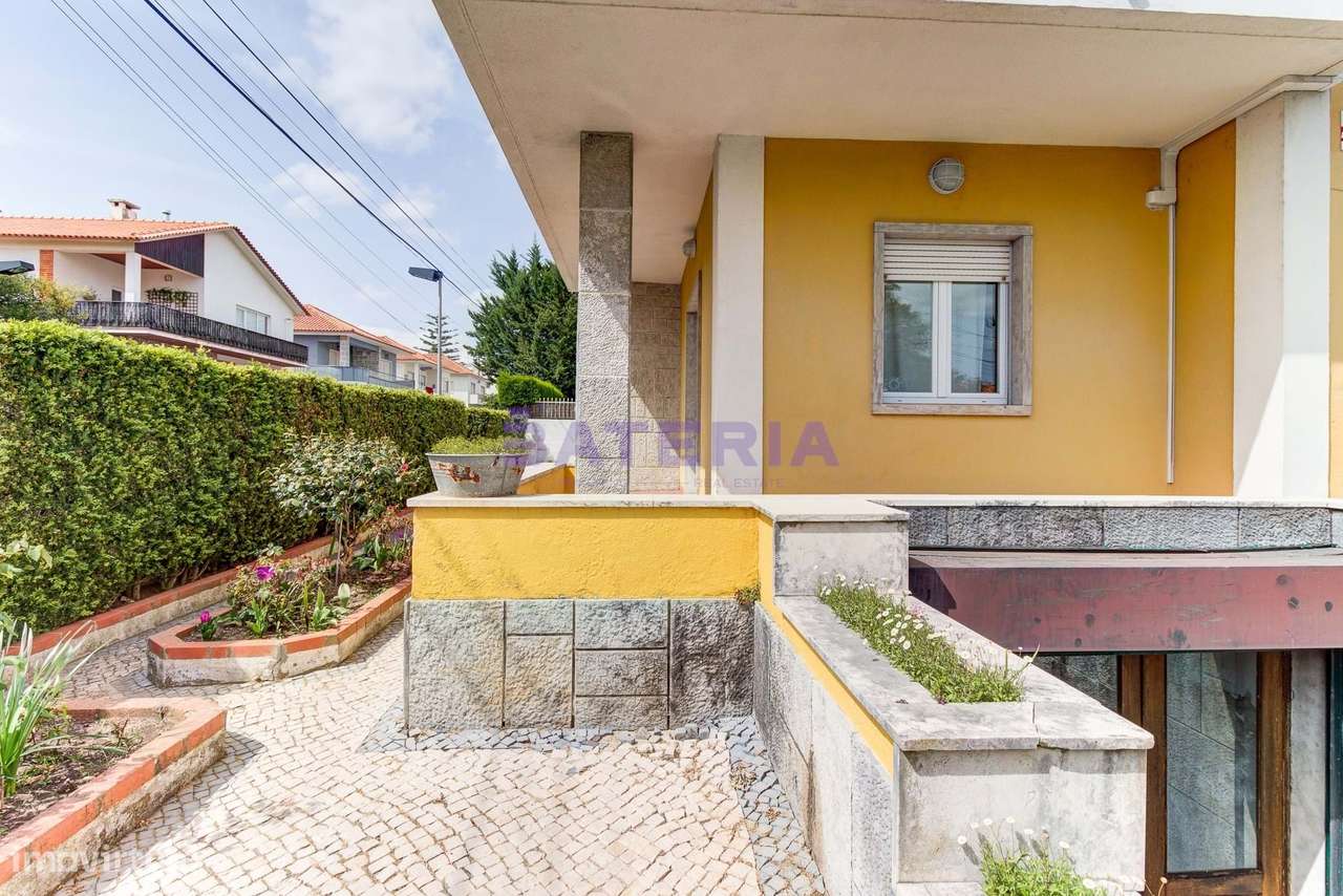 Moradia Independente T5 em Linda-a-Velha-38