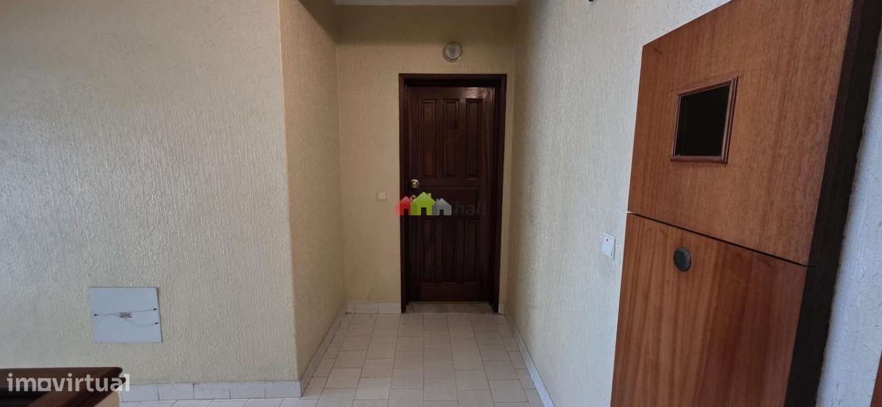 Apartamento T2 – Baixa da Banheira – Parcialmente remodelado - Grande imagem: 3/18