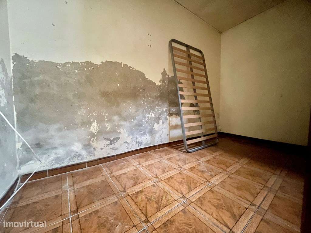 Moradia térrea T2 com logradouro e terraço a 170 metros do mar-5