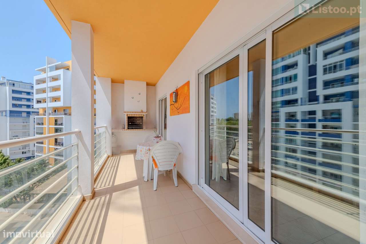 Apartamento T2 com Piscina, Varanda em Portimão-17