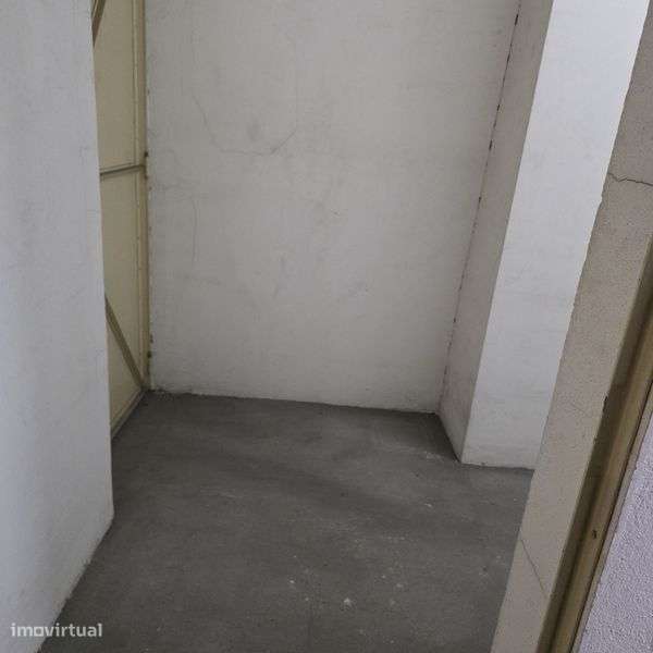 Aluga-se garagem  ,Baixo/Bimgo do Barreirense - Grande imagem: 4/5