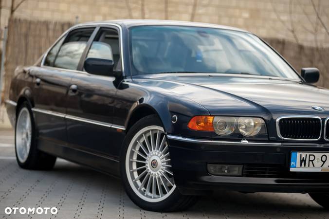 BMW Seria 7 735i L - 32