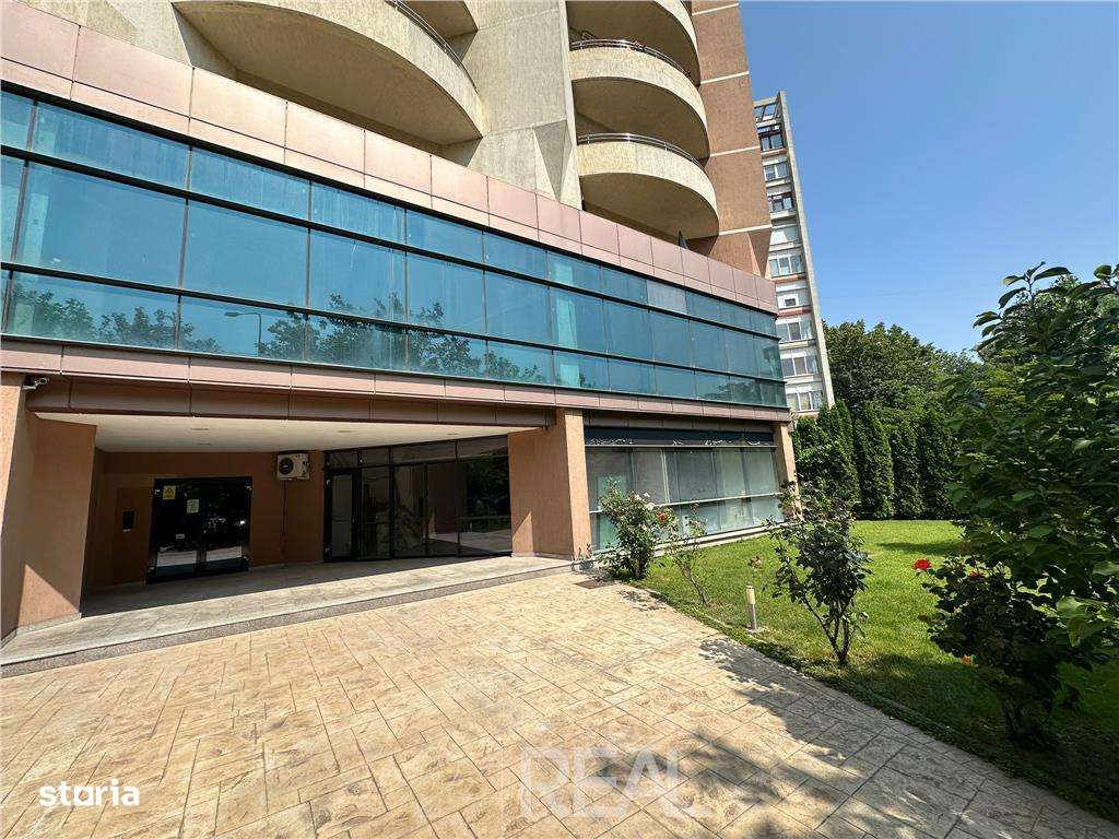 Vanzare Spatiu comercial stradal - Parter si Mezanin - 900 mp - Imagine principală: 5/20