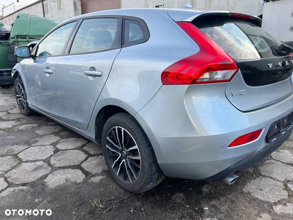 Volvo V40 D2 Momentum - 1