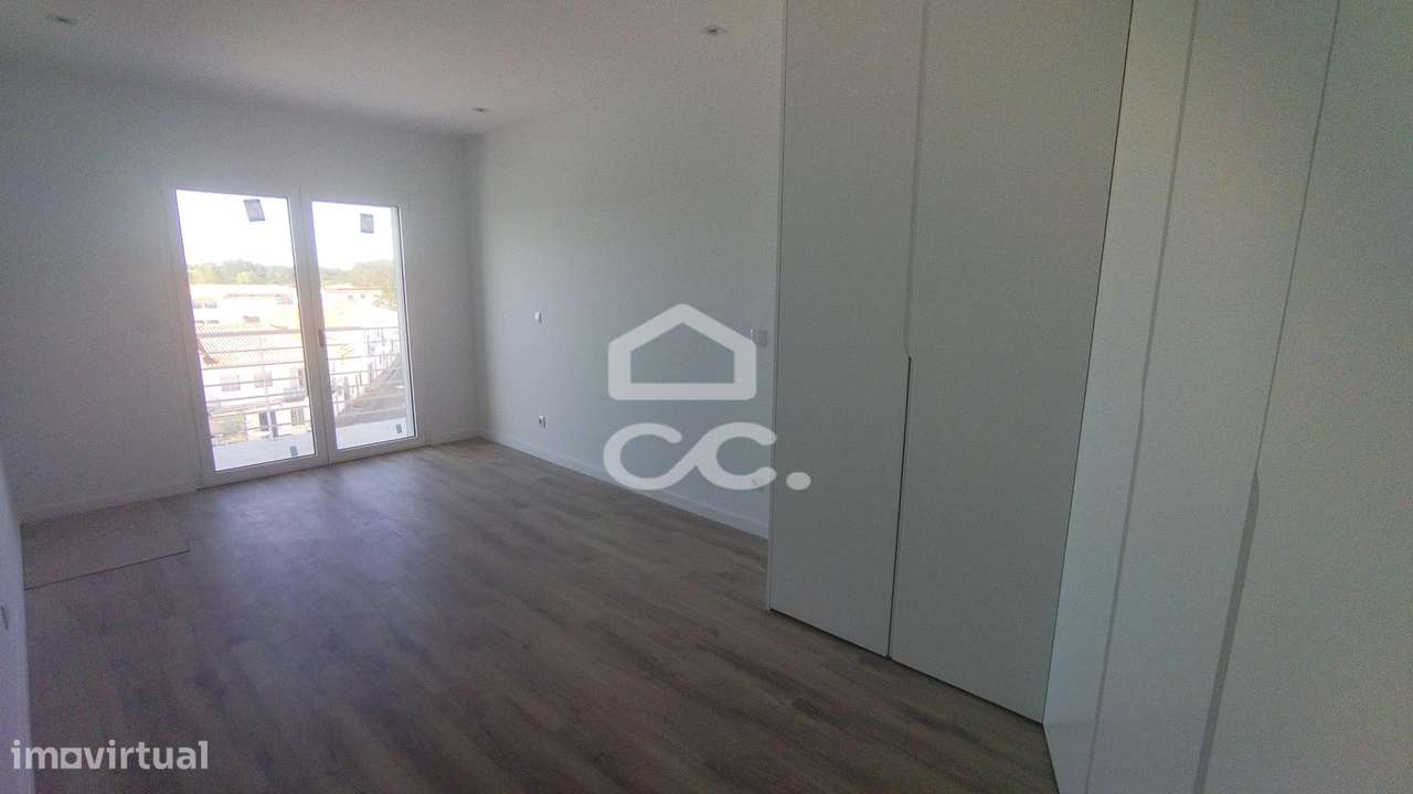 Apartamento tipo T-1+1 com terraço no centro de Pataias!-11