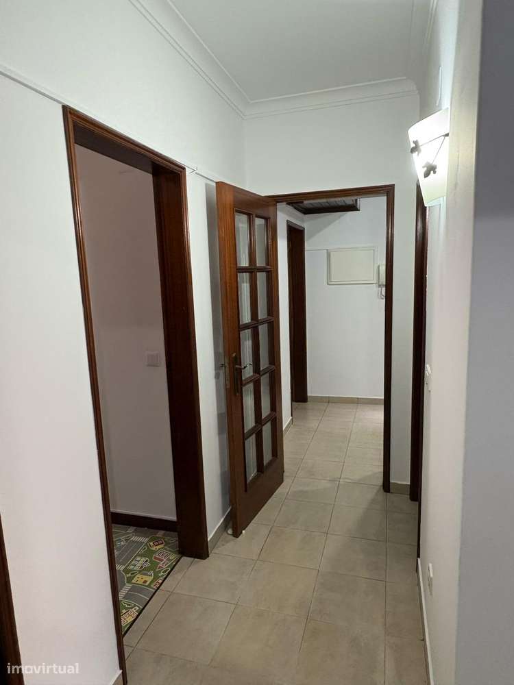 Excelente T3 com terraço e duas garagens!-16