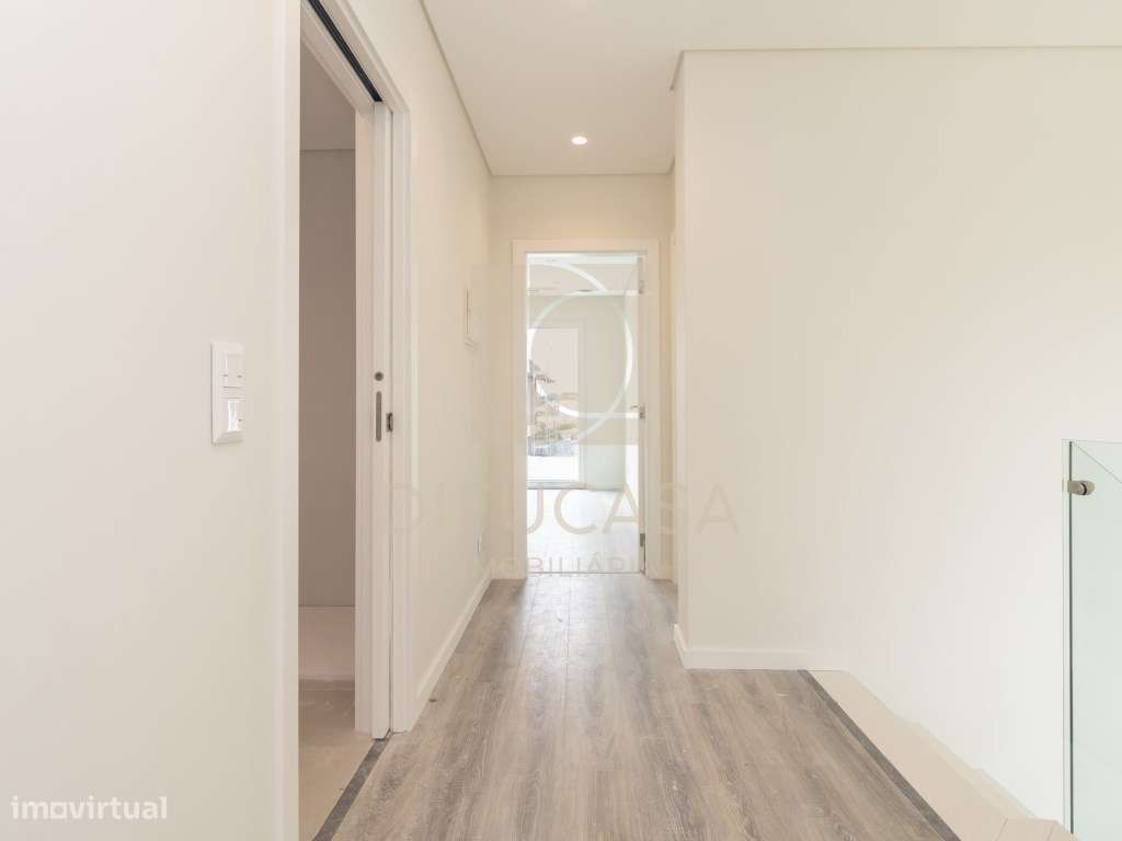 Moradia Isolada T4 c/ Piscina e Garagem-25