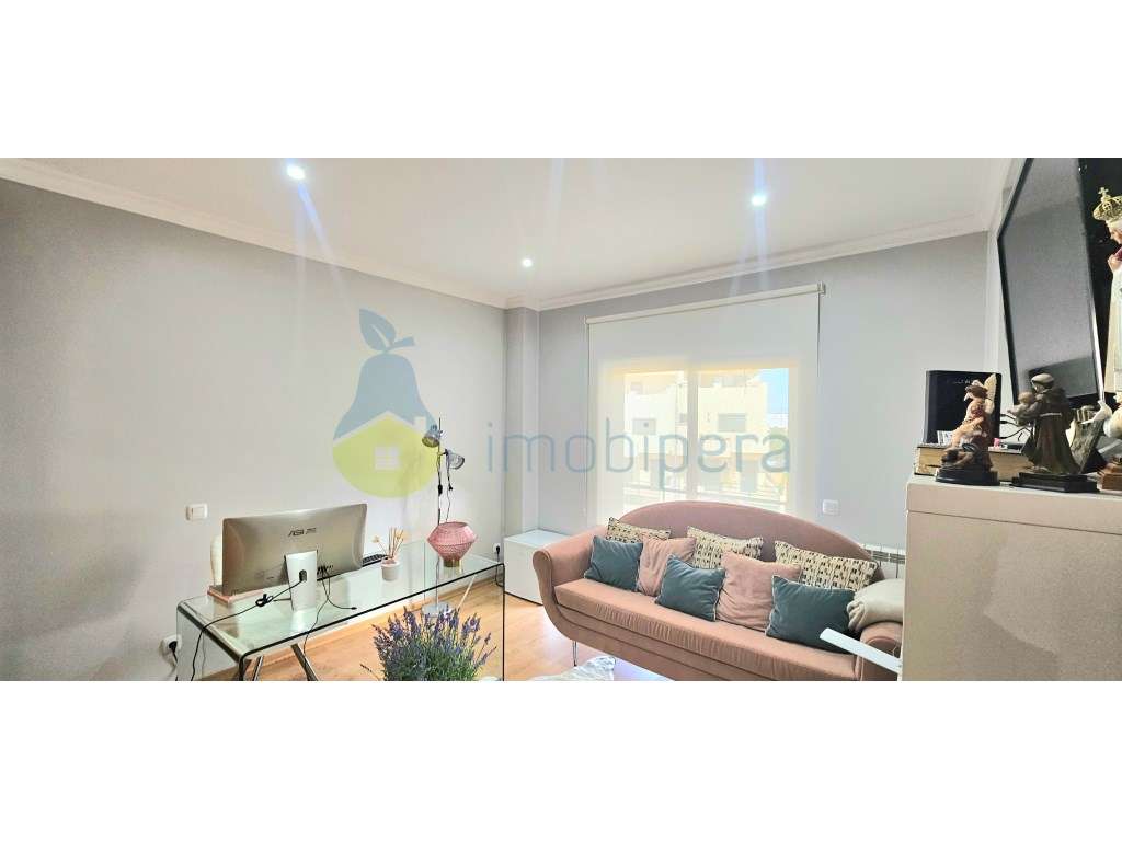 Moradia T4 com 260m2 de área e cave de 95m2, localizada no Monte da...-46
