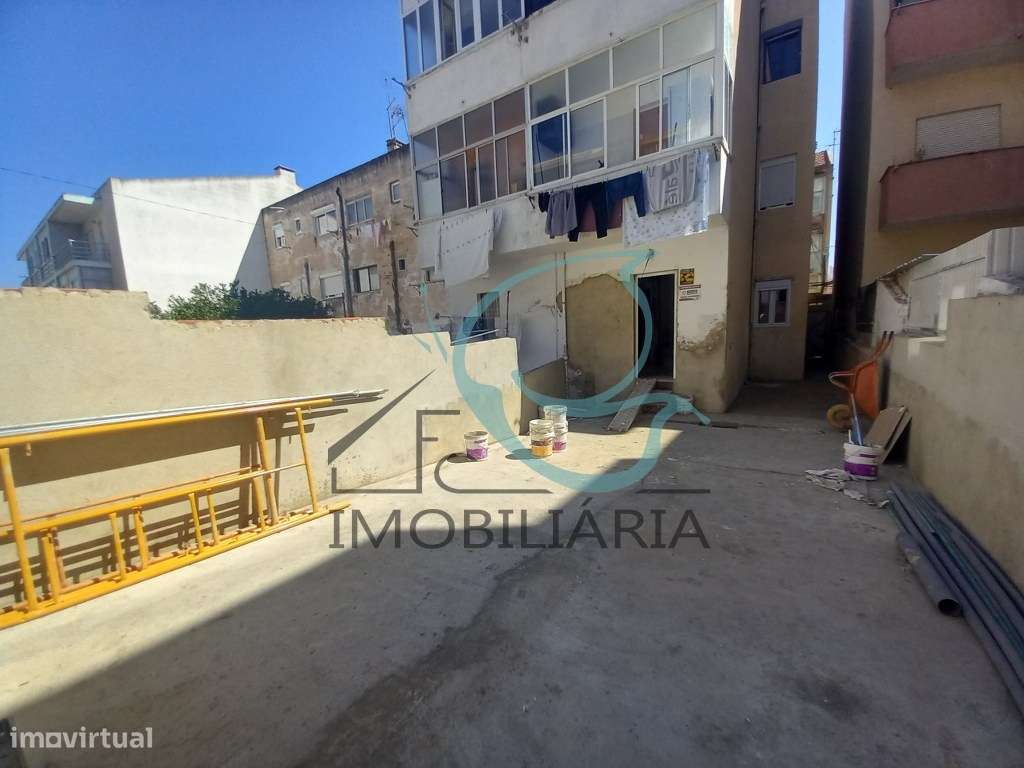 Apartamento T1 com Logradouro Privativo na Baixa da Banheira-13